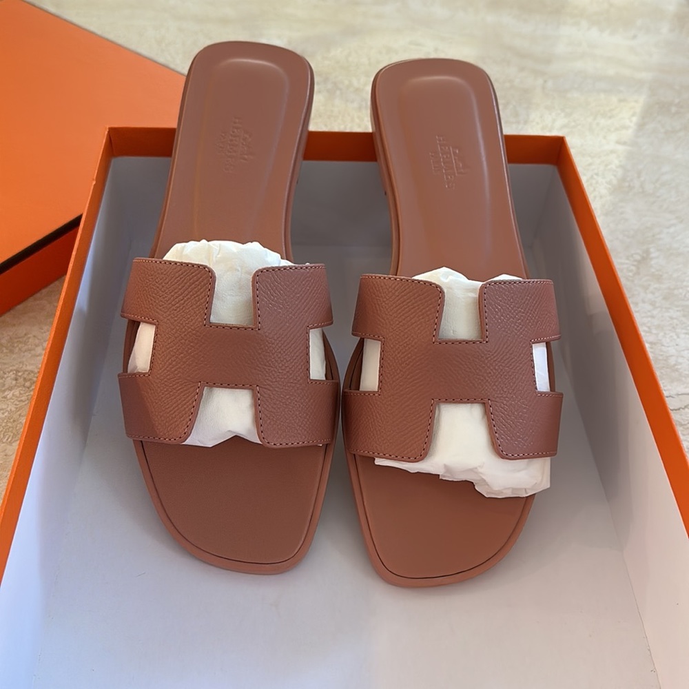 HERMES Authentic
Epsom Oran Sandals 38.5 Rose Aube. - Picture 11 of 12